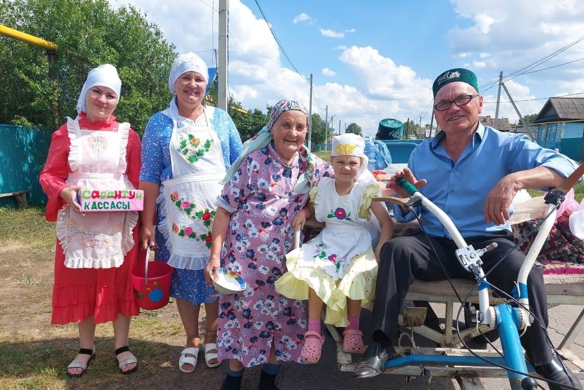 Жители Заинского района Татарстана собирают подарки к Сабантую. Фото РДК